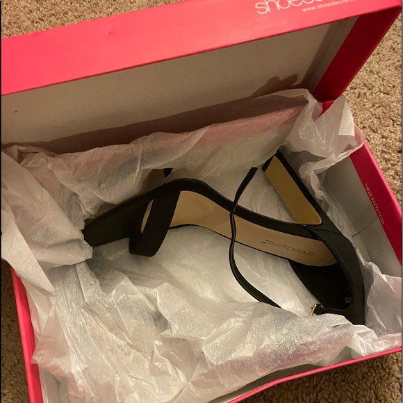 Heels - Picture 3 of 3